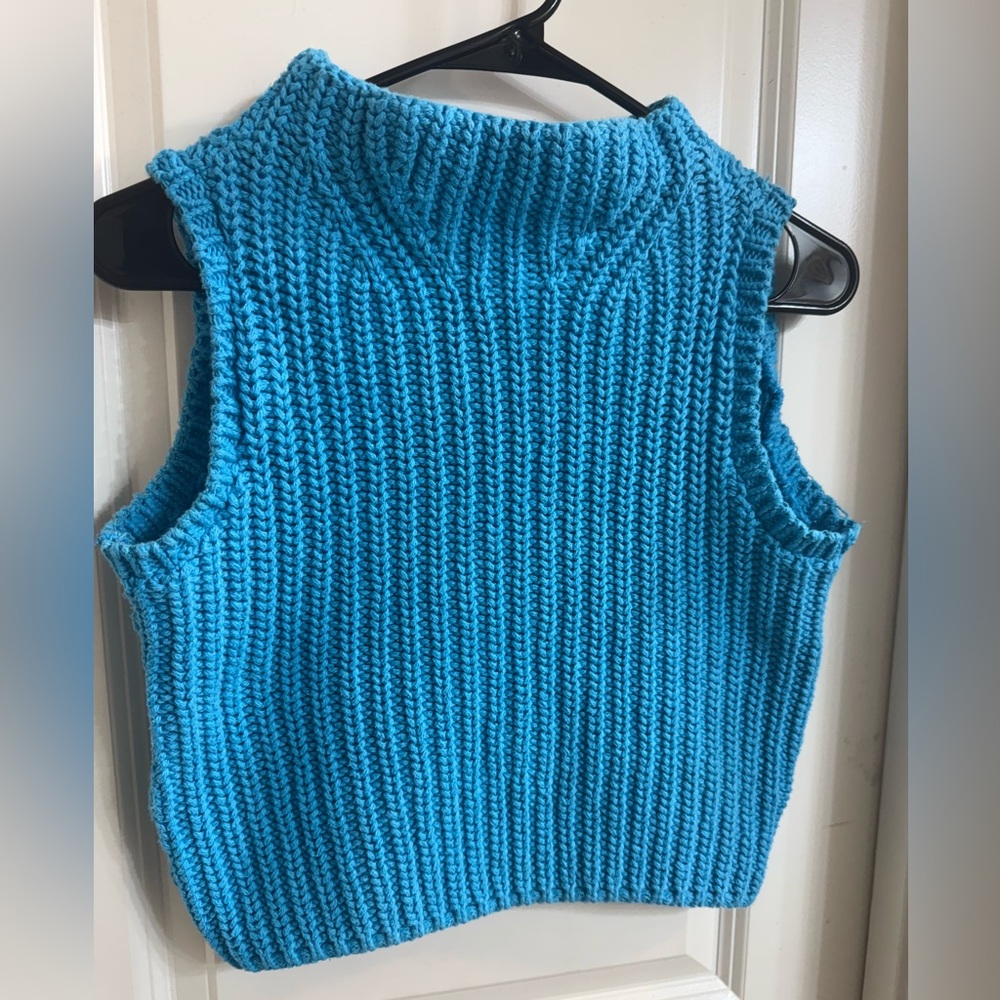 525 America vibrant blue sweater vest